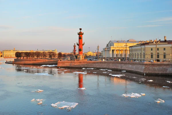 San Petersburgo, isla Vasilievsky en primavera — Foto de Stock