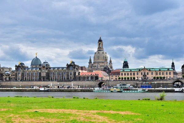Dresden. utsikten över elbe och Brühl terrass — Stockfoto