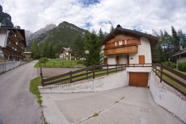 tipik dolomites house, İtalya