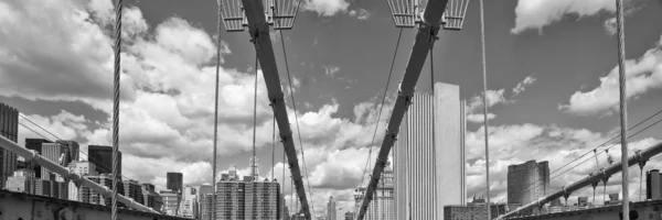 Cesta nad Brooklynským mostem — Stock fotografie