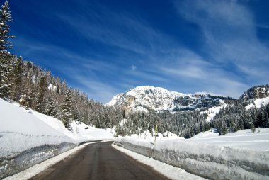 İtalya 'nın Dolomitler Dağları' nda kar yağışıweather forecast