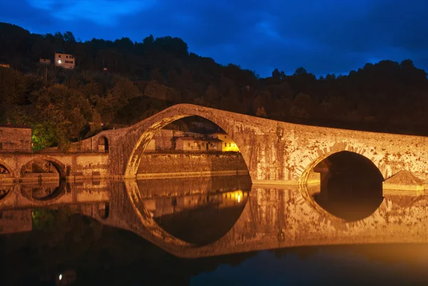 Ponte dei Diavoli di notte a Lucca — Foto Stock