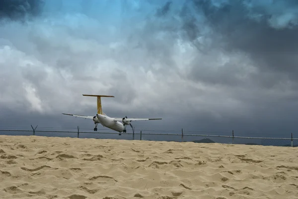 Plane Landing in Saint Maarten Island — Stock Photo, Image