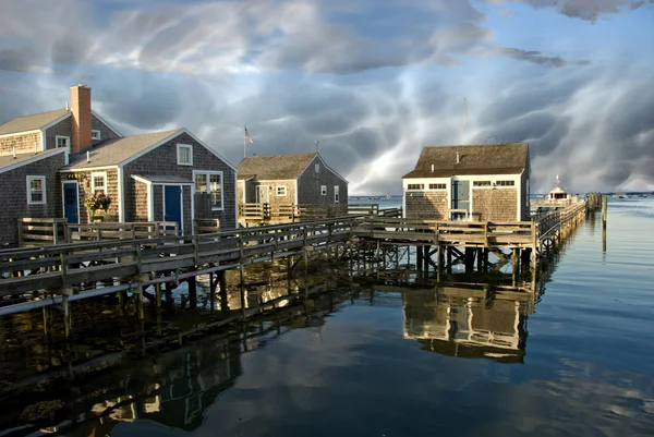 Groupe de maisons sur l'eau à Nantucket, États-Unis . — Photo