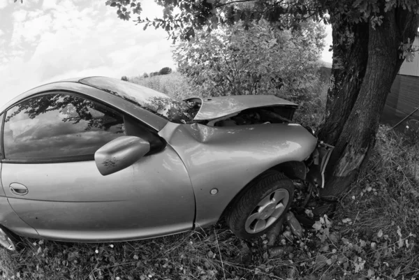 Автомобіль проти дерево, Італія — стокове фото