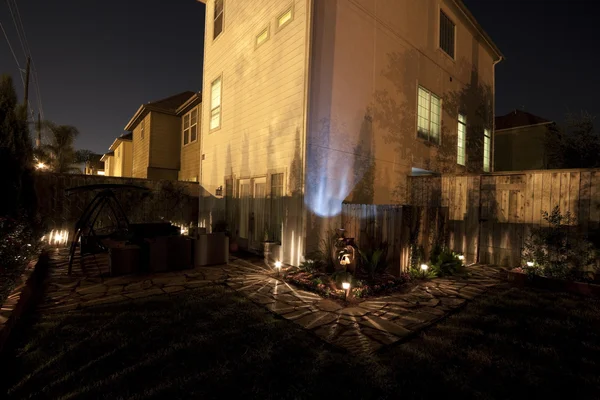 Hinterhof in der Nacht — Stockfoto
