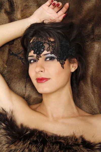 Beautiful woman lying on the fur — Stock Photo, Image