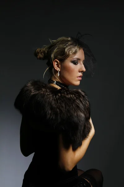 Beautiful woman in a fur mantle — Stock Photo, Image