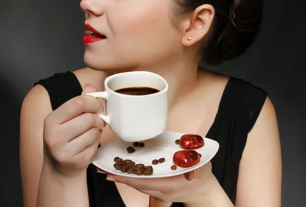 Woman holding a cup of black coffee — Stock Photo, Image