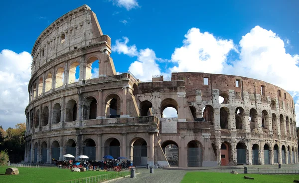 Koloseum Tle Błękitnego Nieba — Zdjęcie stockowe