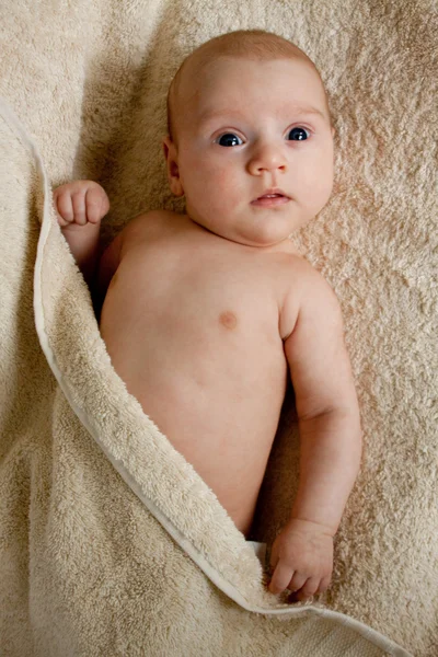 赤ちゃんの入浴後に — ストック写真