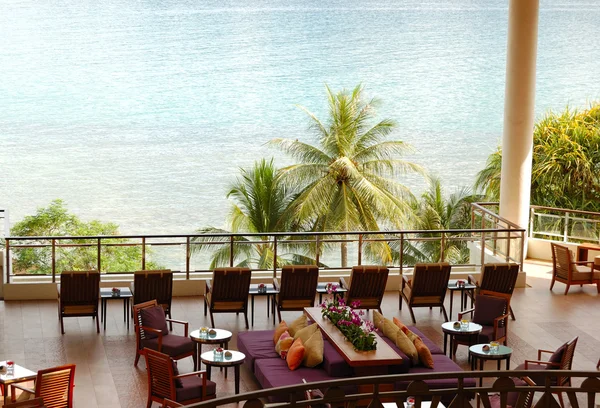 Sea view-társalgóban vagy a luxus hotel, phuket, Thaiföld — Stock Fotó