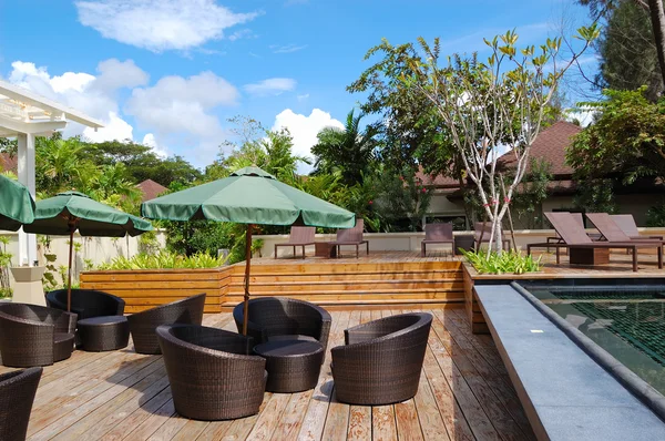 Restaurante ao ar livre no hotel de luxo, Phuket, Tailândia — Fotografia de Stock