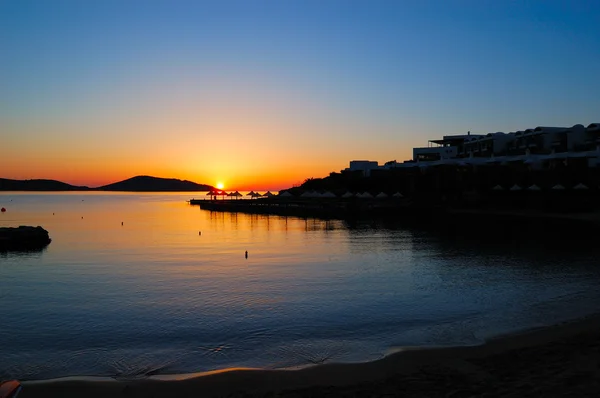 Wschód słońca nad luxury resort, Kreta, Grecja — Zdjęcie stockowe