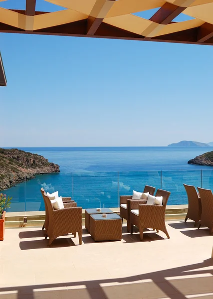 高級ホテル、クレタ島、ギリシャの海ビュー リラクゼーション エリア — ストック写真