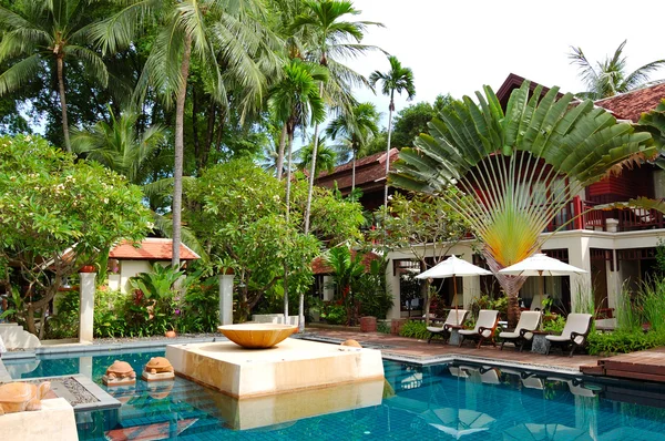 Piscina in villa di lusso moderna, isola di Samui, Thailandia — Foto Stock