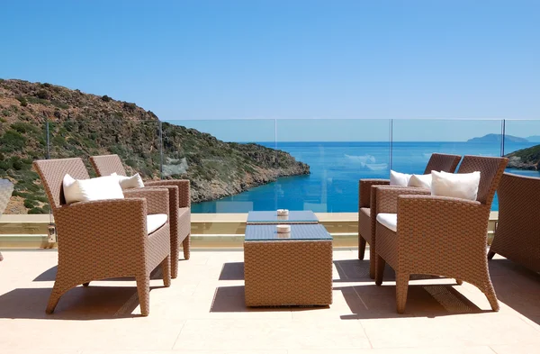 Mar vista área de relaxamento do hotel de luxo, Creta, Grécia — Fotografia de Stock