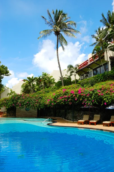 スイミング プール、豪華なヴィラ、プーケット、タイ — ストック写真
