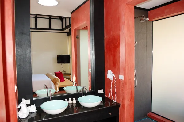 Nowoczesne łazienki wnętrza w luksusowy villa, phuket, Tajlandia — Zdjęcie stockowe