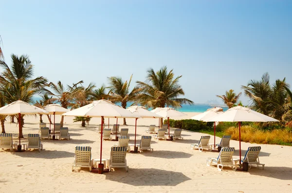 Strand van de luxe hotel, dubai, Verenigde Arabische Emiraten — Stockfoto