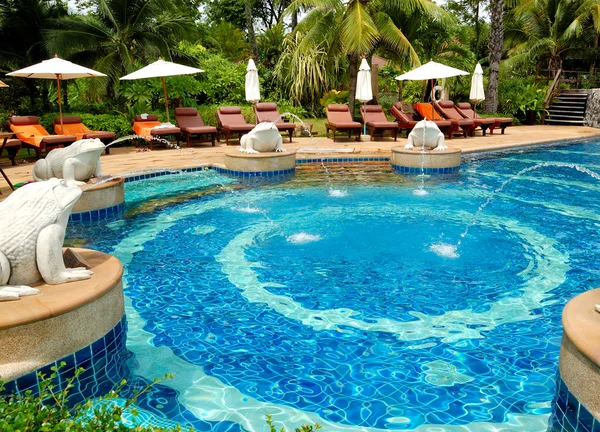 Bazén na moderní a luxusní hotel, ostrov samui, Thajsko — Stock fotografie