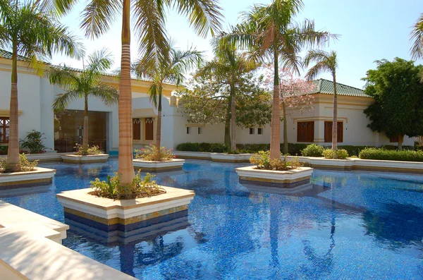 Piscina na recepção do hotel de luxo, Sharm el Sheikh, Egy — Fotografia de Stock