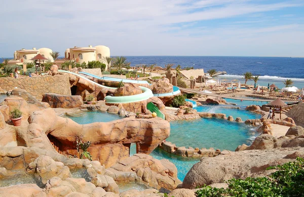 Waterpark op het strand van populaire hotel, sharm el sheikh, Egypte — Stockfoto
