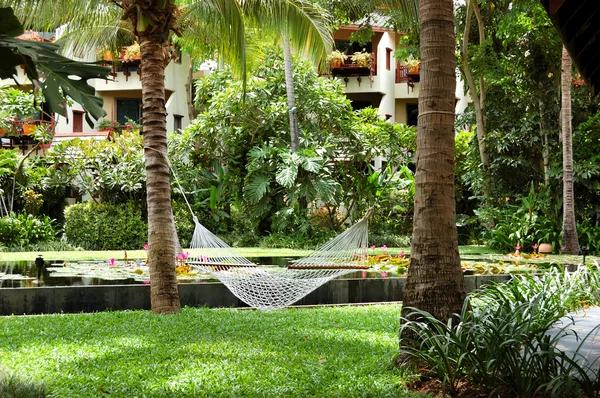 Hangmat bij het recreatiegebied van luxehotel, eiland van samui, th — Stockfoto