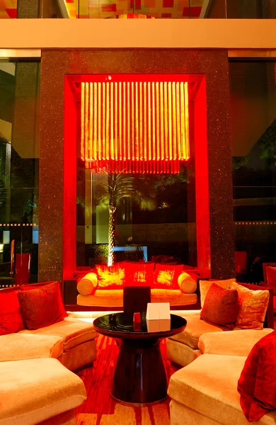 Modern lobby interior in night illumination, Pattaya, Thailand — Stock Photo, Image