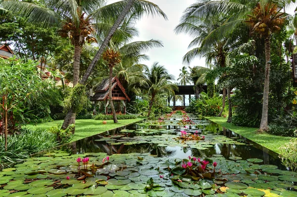Rekreationsområdet på lyxhotell, ön samui, thailand — Stockfoto