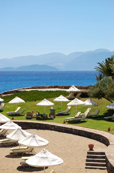 Pláž luxusního hotelu, Kréta, Řecko — Stock fotografie