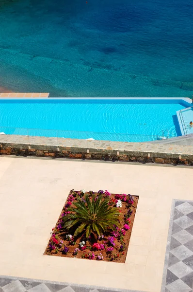 Recreation area of the luxury hotel, Crete, Greece — Stock Photo, Image