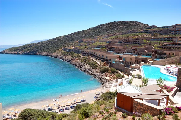 Zona de recreo y playa del hotel de lujo, Creta, Grecia — Foto de Stock
