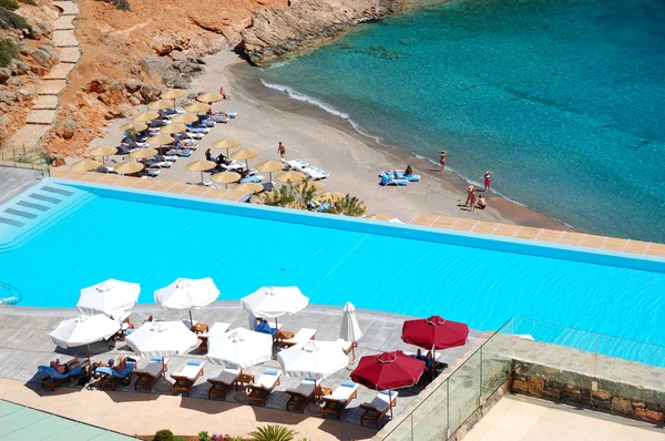 Pool Och Stranden Vid Den Lyxiga Hotell Kreta Grekland — Stockfoto
