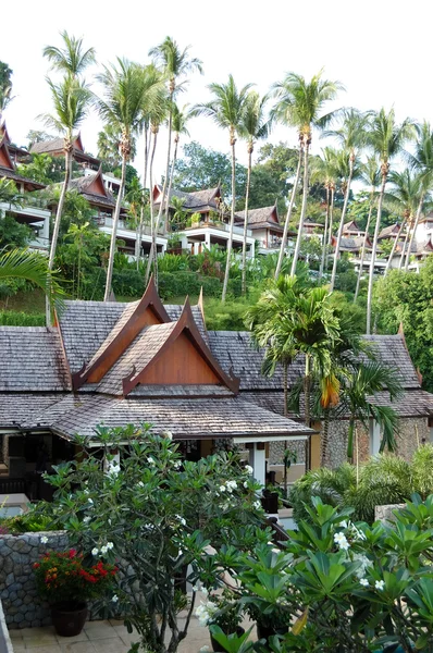 Lyxiga villor i thailändsk stil hotel, phuket, thailand — Stockfoto