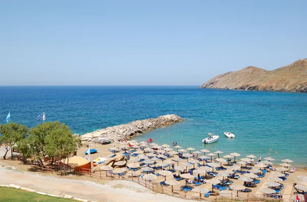 Spiaggia del popolare hotel, Creta, Grecia — Foto Stock