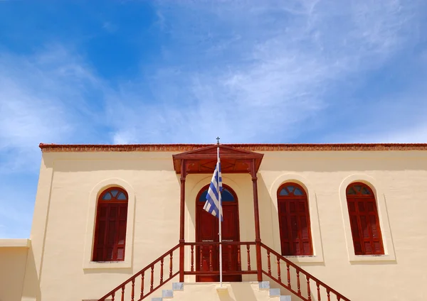 Antico edificio religioso greco e bandiera, Creta, Grecia — Foto Stock