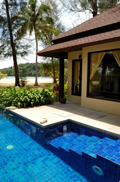 Swimming pool at the luxury villa, Phuket, Thailand — Stock Photo, Image