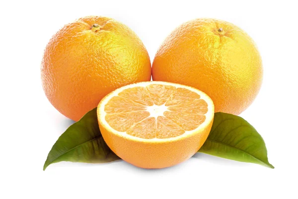 Orangen und Blätter — Stockfoto