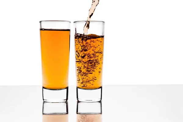 Δύο ποτήρια με το αλκοόλ — Φωτογραφία Αρχείου