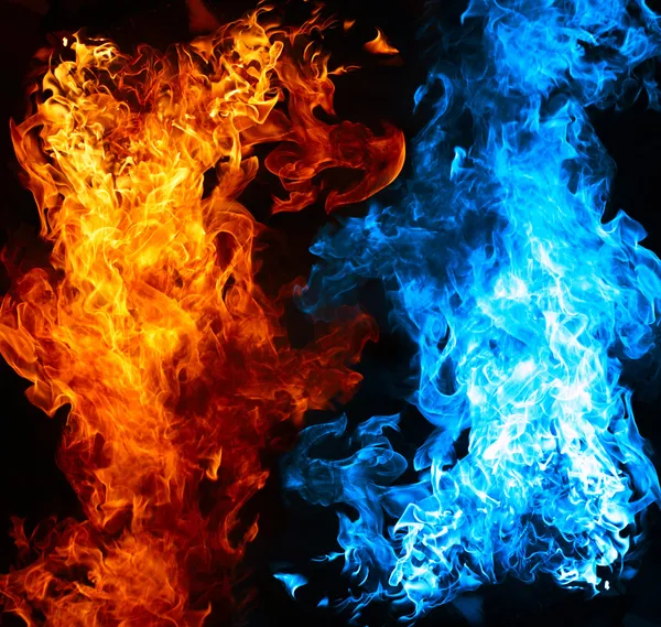 Rotes und blaues Feuer — Stockfoto
