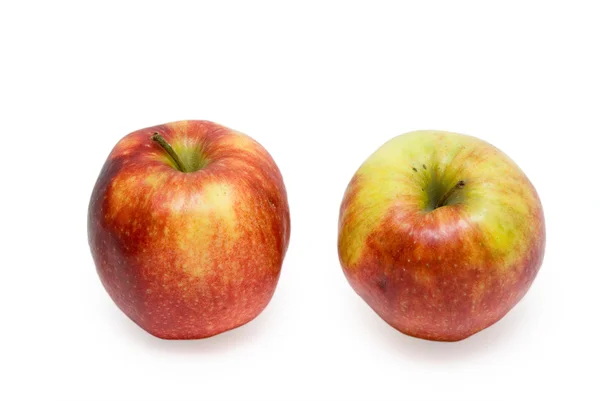 Dvě apple izolovaných na bílém pozadí — Stock fotografie