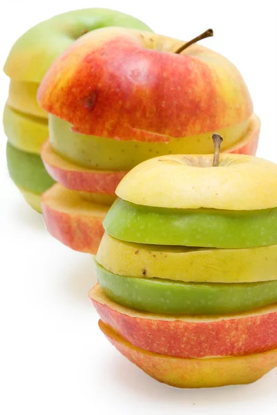 Diversi frutti di mela con taglio — Foto Stock