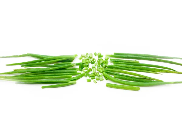 Zelené cibulky izolovaných na bílém pozadí — Stock fotografie