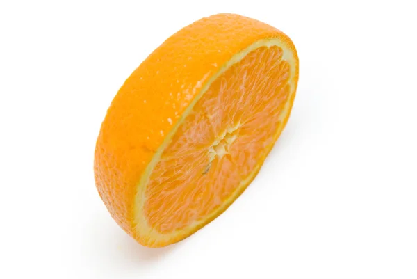 Skivor av skalade orange på vit bakgrund — Stockfoto