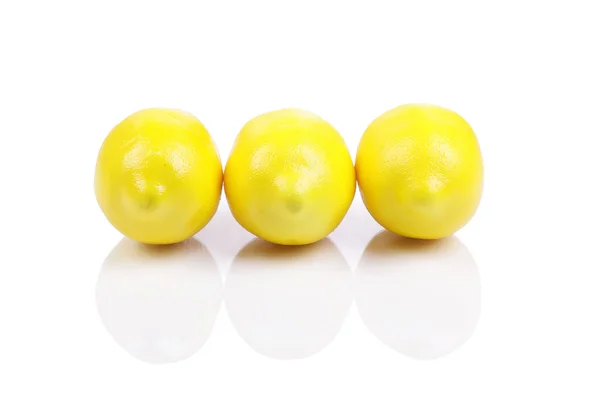 组柠檬，在白色背景上孤立 — 图库照片