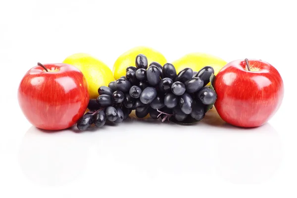 Grupo de frutas aisladas sobre el fondo blanco —  Fotos de Stock