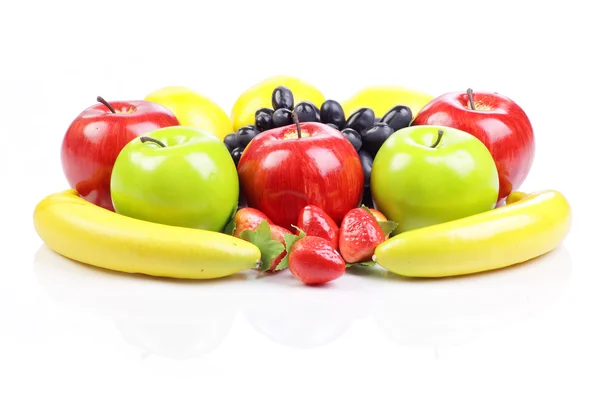 Csoport a gyümölcsök elszigetelt fehér background — Stock Fotó