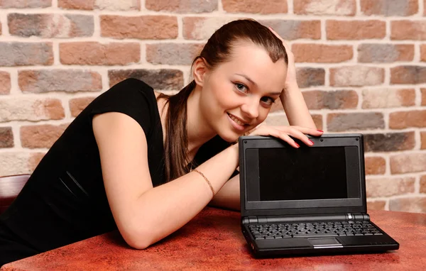 Teenager with loptop — Stock Photo, Image