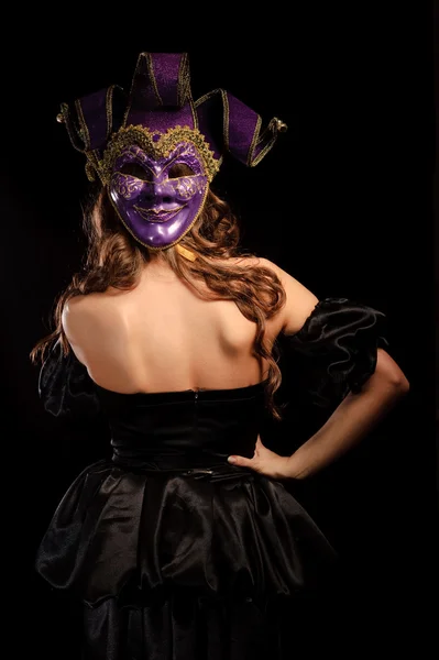 Zpět Hezká Dívka Fialovou Maskou Hlavě Izolovaných Černém — Stock fotografie